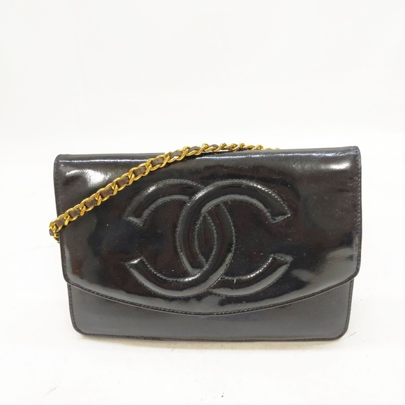 CHANEL - Vintage Black Patent Leather Timeless Wallet on Chain R1.320 - Picture 1 of 4